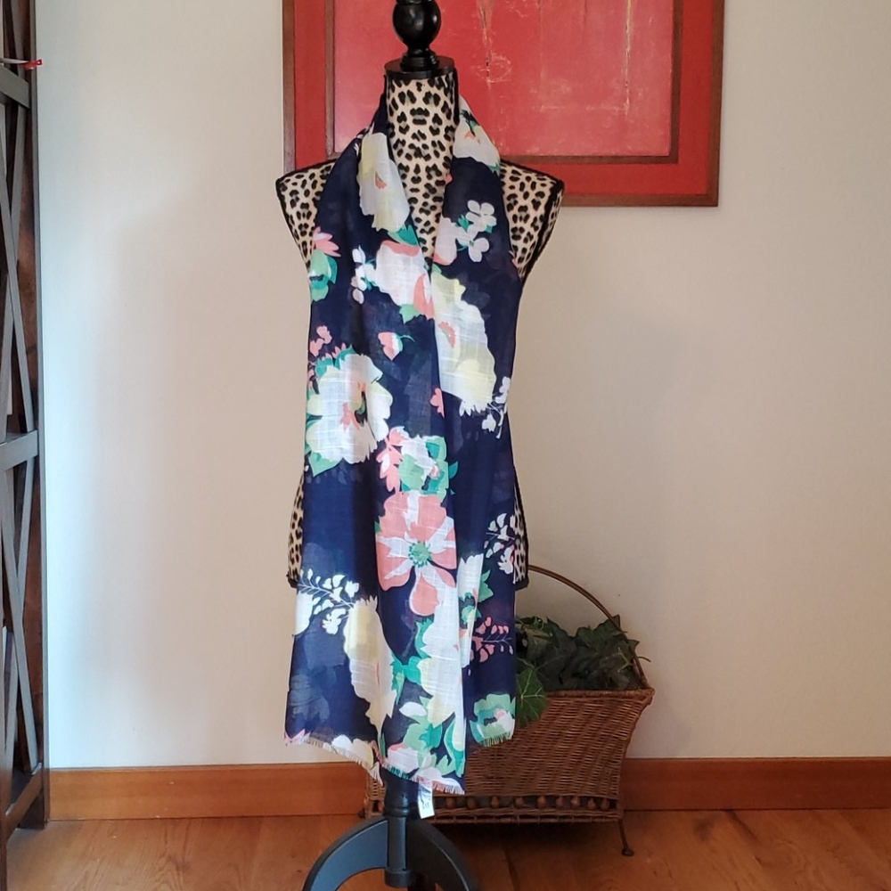 NWT Gorgeous GAP Floral Scarf